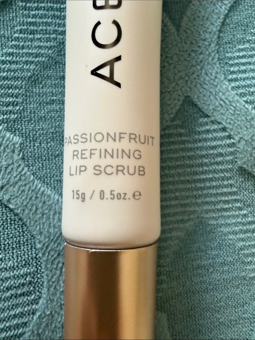 Aceology Passion Fruit Lip Scrub - White & Gold